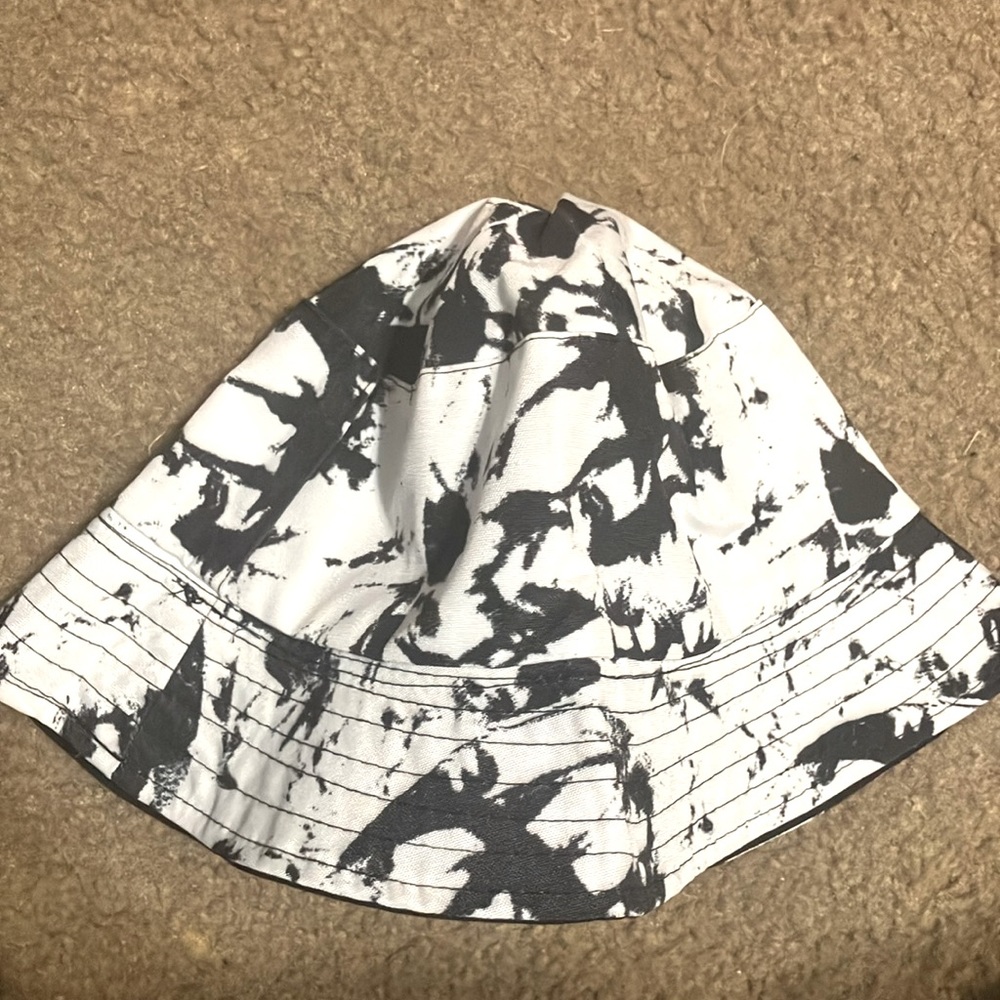 Black and white bucket hat
